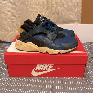 BRAND NEW Nike Air Huarache PRM black/university gold men size 10